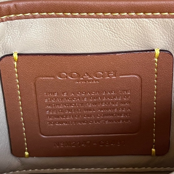 💰SOLD - C8481 - Coach Hitch Crossbody with Trompe L’oeil - Picture 9 of 12
